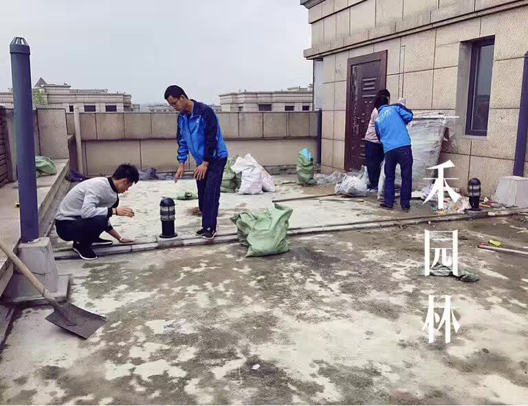 萬(wàn)和璽園屋頂花園施工中